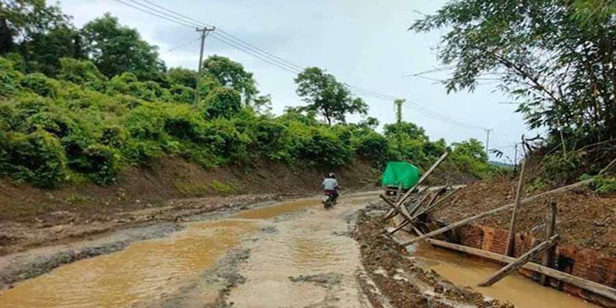 ဂွ-သံတွဲကားလမ်း ပျက်စီးနေသဖြင့် အသွားအလာ ခက်ခဲနေ