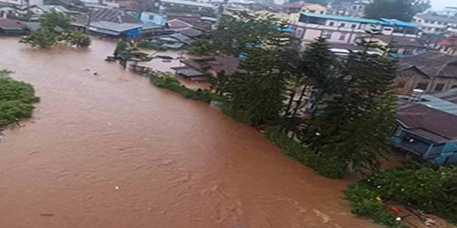 ပြင်ဦးလွင်နှင့်ပုသိမ်ကြီးတွင် မိုးသည်းထန်စွာရွာသွန်းမှုကြောင့် ရေကြီးရေလျှံ (ဓာတ်ပုံ)