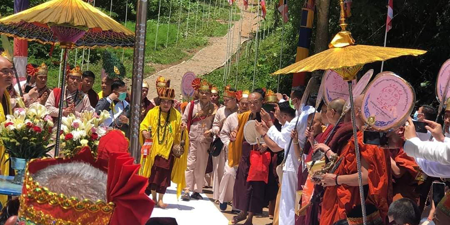 ၃ နှစ်ကျော် ဂူအောင်းတရားအားထုတ်ခဲ့သည့် မိုင်းဖုန်းဆရာတော်ကို ရဟန်းရှင်လူပြည်သူ သောင်းချီ ကြိုဆို