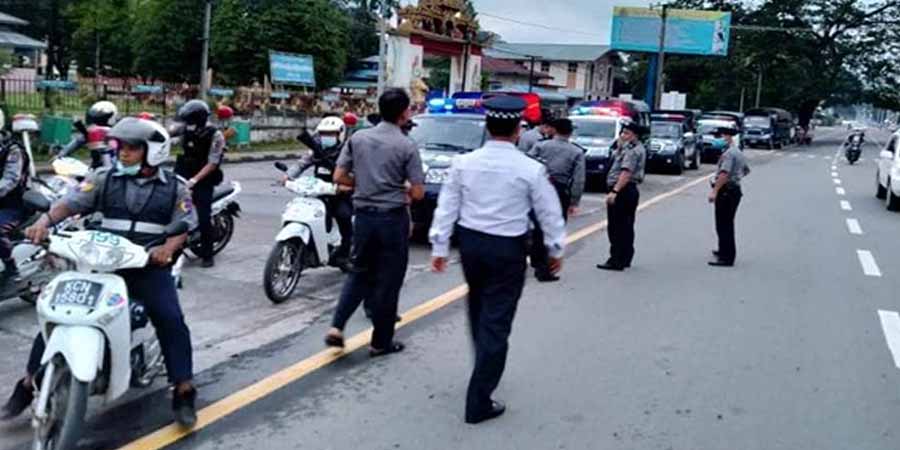 မြစ်ကြီးနားတွင် ညပိုင်းသွားလာနေသည့် ယာဉ်များအား တင်းကျပ်စွာ စစ်ဆေး