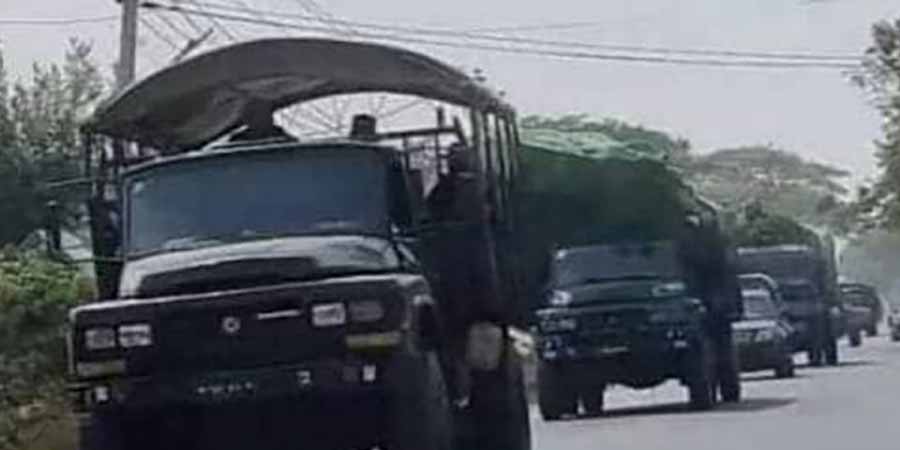 သံဖြူဇရပ်-ရေးကားလမ်း၌ စစ်ကောင်စီယာဉ်တန်း တိုက်ခိုက်ခံရ၊ အနည်းဆုံး ၆ ဦး သေဆုံး