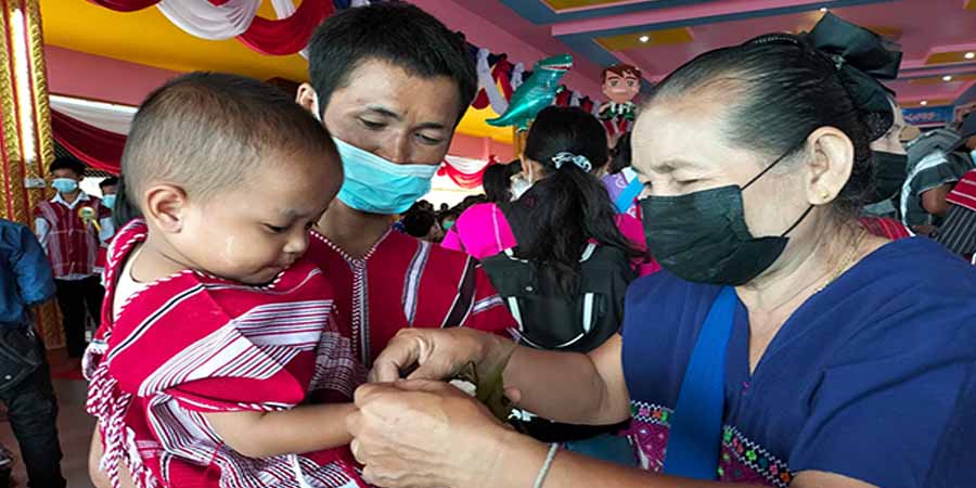ကရင်ရိုးရာ ဝါခေါင်လ ချည်ဖြူမင်္ဂလာဖွဲ့ပွဲ မဲဆောက်တွင်ကျင်းပ (ဓာတ်ပုံ)