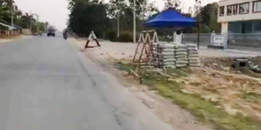 မြစ်ကြီးနားတွင် ရဲတပ်ဖွဲ့ဝင်များက ပြည်သူများကို တင်းတင်းကျပ်ကျပ် စစ်ဆေးနေ