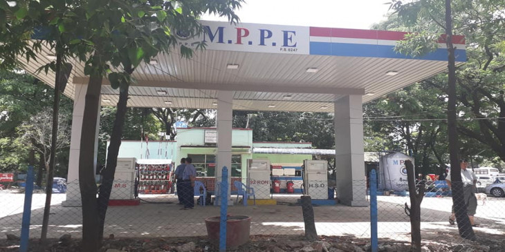 စက်သုံးဆီတင်သွင်းမှုကိုလျှော့ချမည်ဟု စစ်ခေါင်းဆောင်ပြောပြီးနောက် ပြည်တွင်း လောင်စာဆီဈေး တရှိန်ထိုးမြင့်တက်