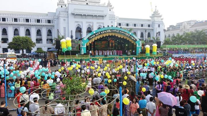 မဟာသႀကၤန္အႀကိဳ႕ေန႔ ရန္ကုန္ၿမိဳ႕ေတာ္၀န္မ႑ပ္ျမင္ကြင္း (ဓာတ္ပုံ)