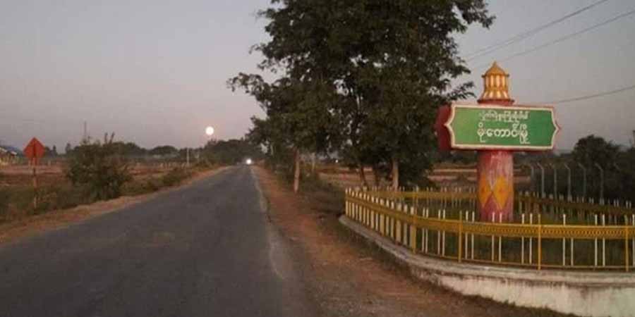 မိုးကောင်းတွင် လက်သုံးချောင်းထောင် ဆန္ဒပြသည့် လူငယ် ၂ ဦးကို စစ်တပ်က ဖမ်းဆီး