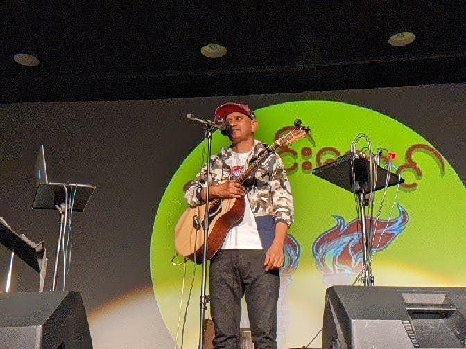 တေးသံရှင် ဆောင်းဦးလှိုင်၏ ရန်ပုံငွေဂီတဖျော်ဖြေပွဲ  မေရီလန်းပြည်နယ်တွင် ကျင်းပ (ဓာတ်ပုံ)