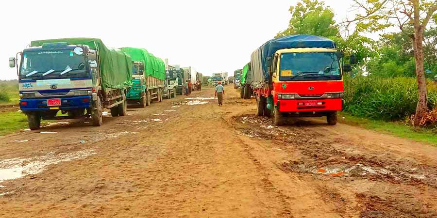 မောင်တော-အငူမော်-ကားလမ်းတွင် တိုက်ပွဲဖြစ်နေသဖြင့် ကားလိုင်းများ ယာယီရပ်နား