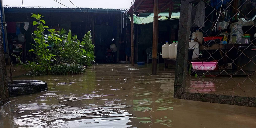 ရန်ကုန်တွင် မိုးသည်းထန်စွာ ရွာသွန်းပြီး ရေကြီးနေ