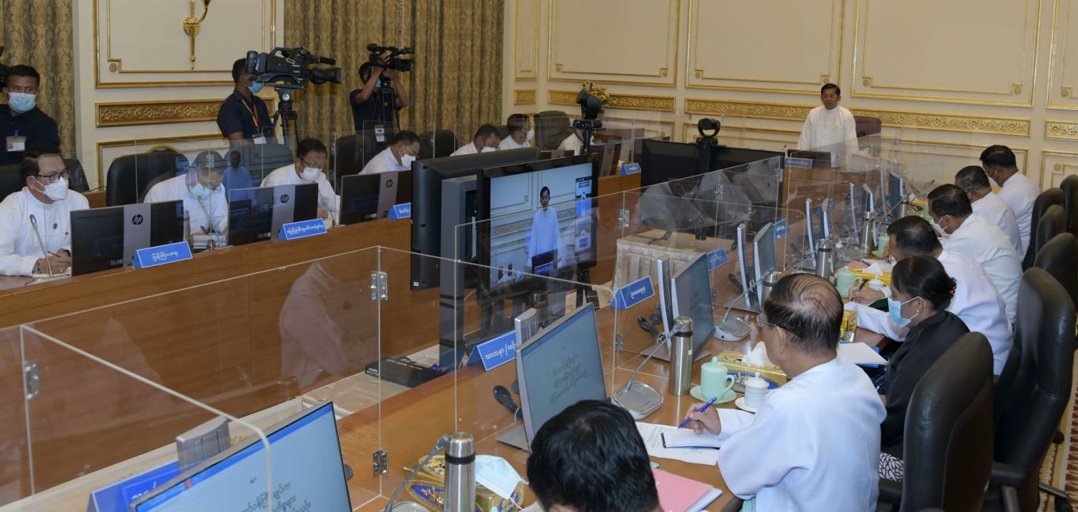 EAO များ လက်နက် ဆက်ကိုင်လိုပါက တပ်မတော်နှင့် နယ်ခြားစောင့်တပ်ထဲ ဝင်ခွင့်ပြုမည်ဟု စစ်ခေါင်းဆောင်ပြော