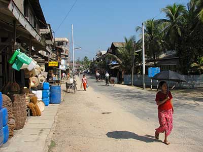 သံတြဲ စတိုးဆိုင္ ဓားေထာက္လုယက္မႈႏွင့္ ေရတပ္သားတဦးကို ဖမ္းဆီး