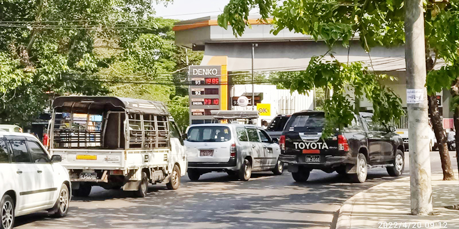 မြန်မာပြည်တွင်း ဒီဇယ် ၁ လီတာကို ကျပ် ၃၀၀၀ အထိ ဈေးနှုန်း ထပ်မံမြင့်တက်လာ