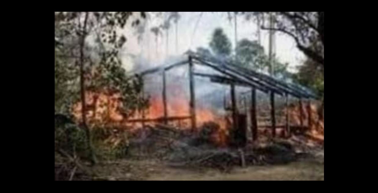 ဆယ်ဇင်းကျေးရွာတွင် ပိတ်မိနေသည့် အရပ်သား ၆ ဦးကို စစ်တပ်က အဓမ္မခိုင်းစေပြီး ပစ်သတ်