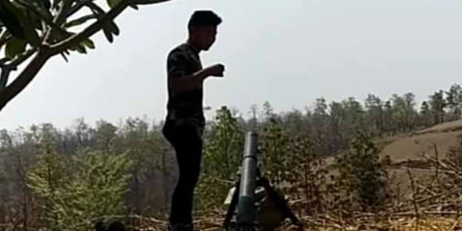 ထီးလင်းရဲစခန်းနှင့်ဘဏ် လက်နက်ကြီးဖြင့် ပစ်ခံရ