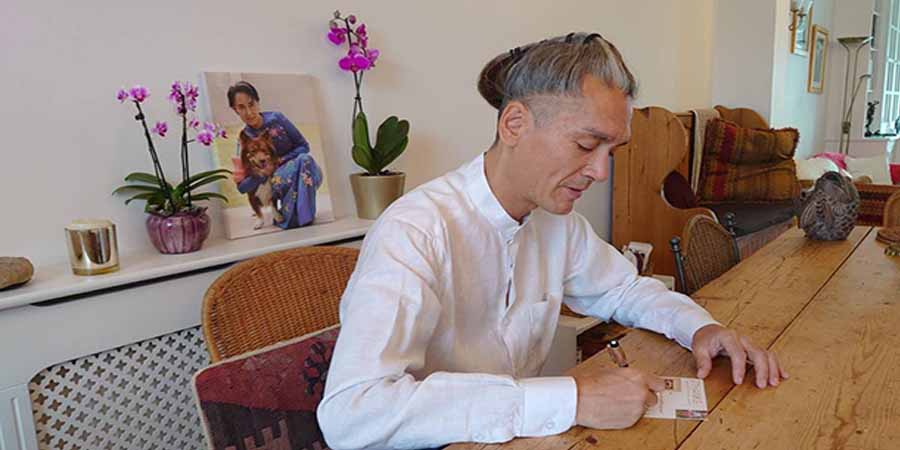 “ချိုးဖြူငှက်တို့ ပျံသန်းစေ အမေ့သားရဲ့ မေတ္တာဆန်ရေ”သစ်ထွင်းပန်းချီ မဲလက်မှတ် ၄ ရက်အတွင်း ၇၀၀၀ ကျော်ရောင်းရ