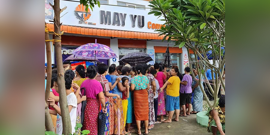 ပြည်သူ ၁၀၀၀ ကျော်ကို ဆန်နှင့် ကုလားပဲ ၁၀၀ ကျပ်ဖြင့် May Yu Mart က ရောင်းချ