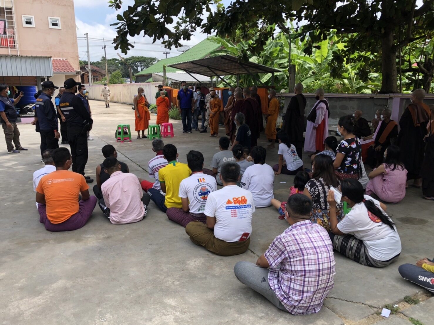 မဲဆောက်တွင် စစ်ကောင်စီ စေလွှတ်ထားသည့် ဘုန်းကြီး ၊ သီလရှင် အပါအဝင် တရားမဝင် မြန်မာ ၃၈ ဦး ဖမ်းဆီးရမိ