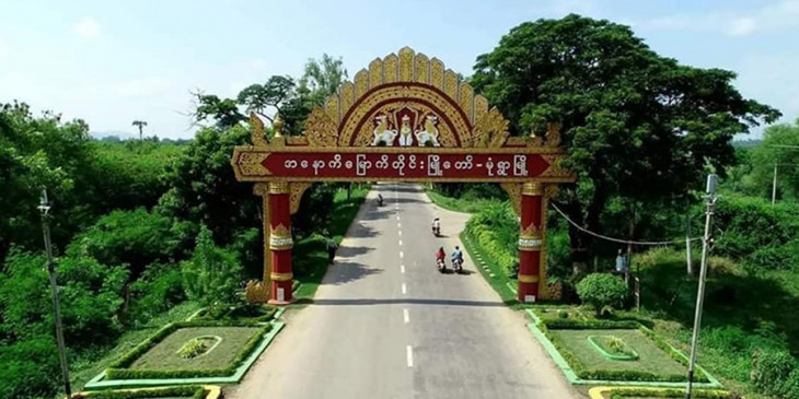 အနောက်မြောက်တိုင်းစစ်ဌာနချုပ်စခန်း လက်နက်ကြီးဖြင့် ပစ်ခတ်ခံရ