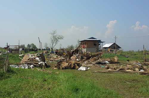အင္းေလးတြင္ ေလျပင္းတိုက္၊ ေနအိမ္ႏွင့္ စိုက္ခင္းမ်ားပ်က္စီး