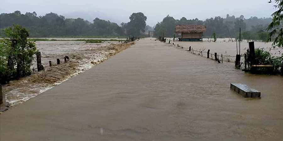 ရေကြီးရေလျံပြီး ချောင်းကူးတံတားပျက်စီးမှုကြောင့် နောင်မွန်မြို့ခံများ သွားလာရေးအခက်ကြုံ