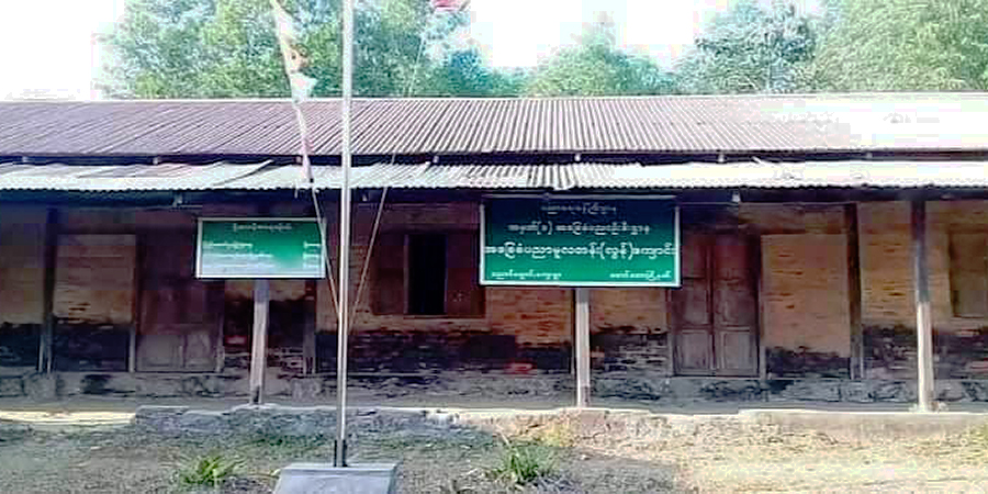 အေအေနှင့် စစ်ကောင်စီတို့ တိုက်ပွဲများကြောင့် မောင်တောမြို့နယ်ကျေးရွာ ၃၀ ကျော် စာသင်ကျောင်းများ ပိတ်ထားရ
