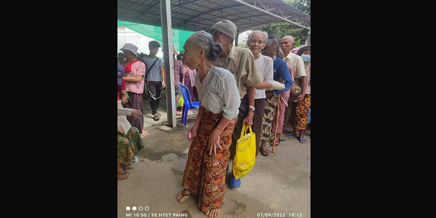 အထောင်မြို့ ဗြဟ္မဝိဟာရကုသိုလ်ဖြစ်ဆေးခန်းက အခြေခံလူတန်းစားများကို စားသောက်ကုန်များ လှူဒါန်း