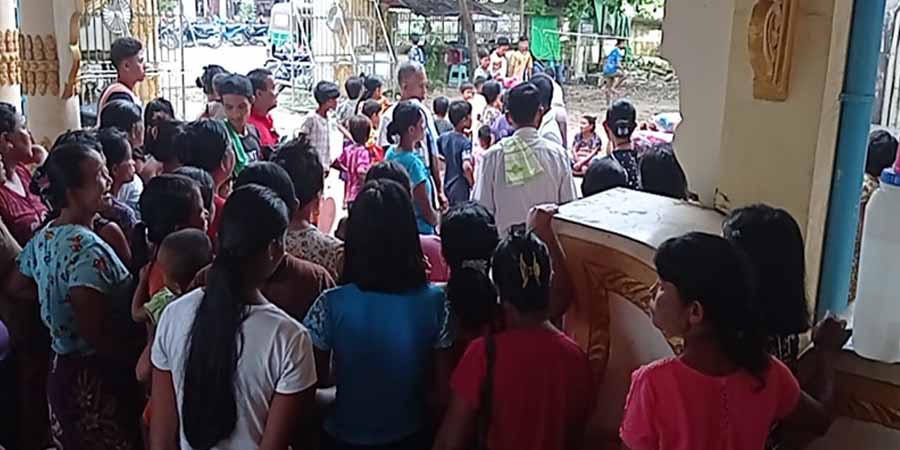 စစ်ကောင်စီ၏ လေကြောင်းဗုံးကြဲမှုကြောင့် မောင်တောဒေသခံ ၄၀၀ ကျော် နေရပ်စွန့်ထွက်ပြေး