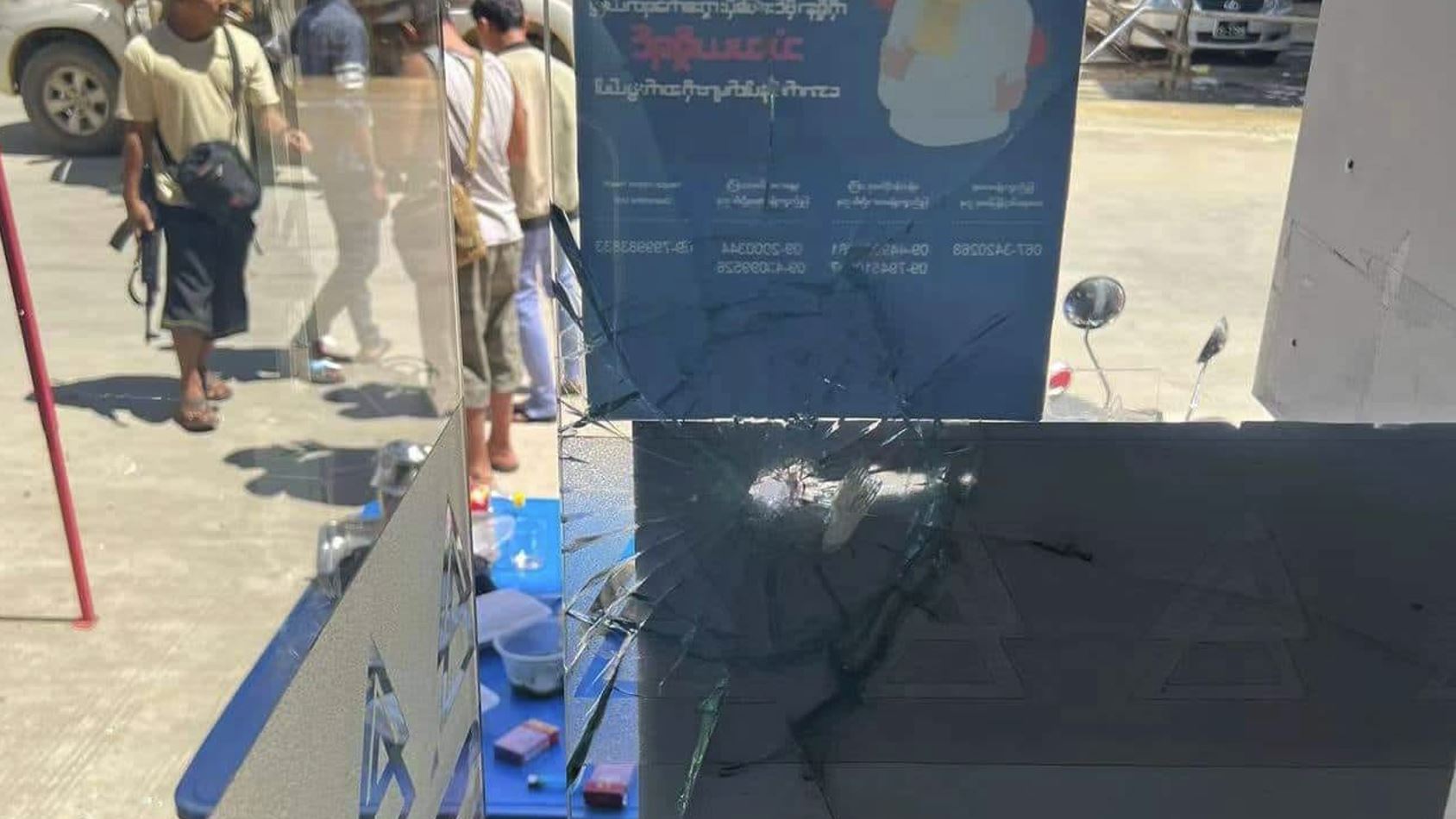 မူဆယ် KBZ ဘဏ်ခွဲတွင် ပစ်ခတ်မှုဖြစ်ပြီး ၃ ဦး သေဆုံး၊ ၁ ဦး ဒဏ်ရာရ