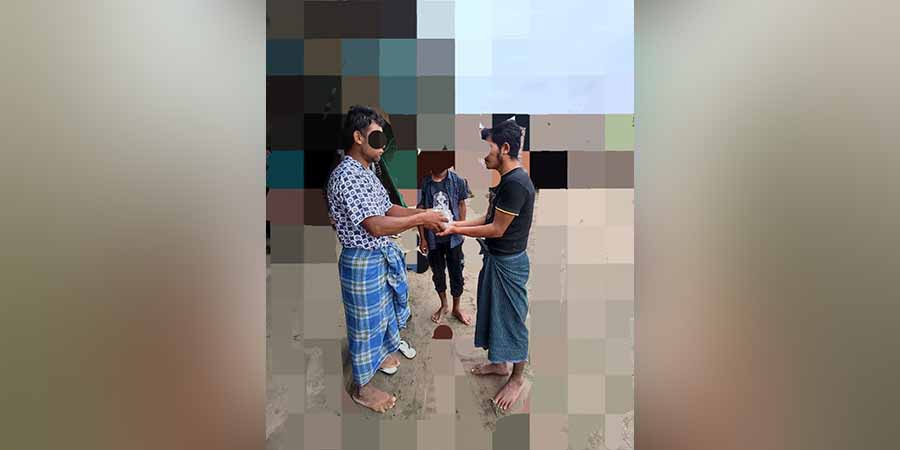လက်နက်နှင့်အတူ ပြည်သူ့ရင်ခွင်ခိုလှုံလာသည့် တပ်ကြပ်ကြီးကို ဆုကြေးငွေ ပေးအပ်