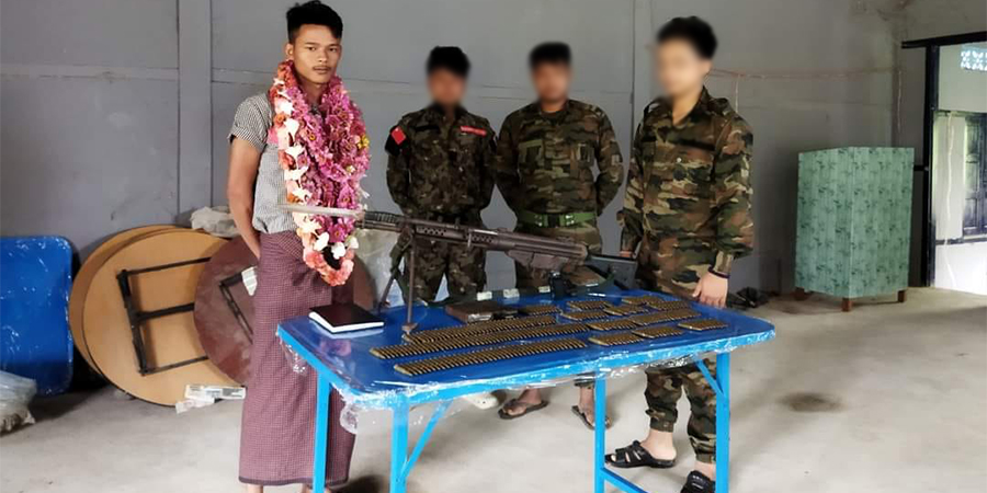 ပြည်သူ့ရင်ခွင်ခိုလှုံလာသည့် ရဲတပ်သား ၁ ဦးကို PDF- ထီးလင်းက ကျပ် သိန်း ၆၀ ဆုချီးမြှင့်