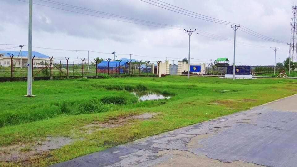 မောင်တောတွင် စစ်ကောင်စီဌာနဆိုင်ရာ အရာရှိများ ညဘက်မနေရဲဘဲ တပ်ထဲနေရာပြောင်းအိပ်