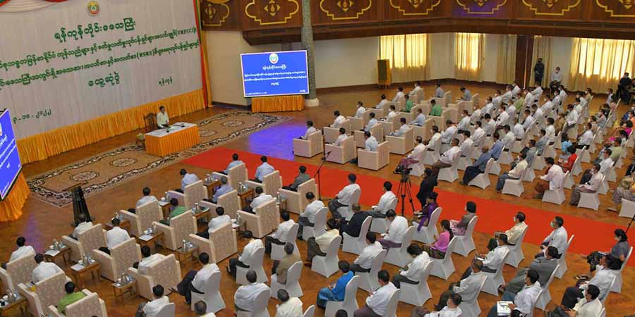 စီးပွားရေးလုပ်ငန်းရှင်များကို အခွန်ဆောင်ကြရန် အာဏာသိမ်းစစ်ခေါင်းဆောင် ဖိအားပေး