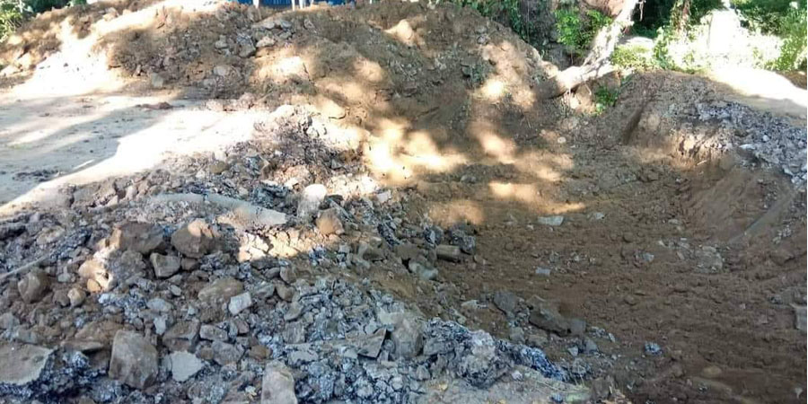 မုံရွာ-အမြင့်လမ်းပိုင်းတွင် စစ်ကောင်စီတပ်က မြေကျင်းများတူးနေ