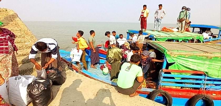 ဘူးသီးတောင်၌ တိုက်ပွဲပြင်းထန်၊ တက္ကသိုလ်ကျောင်းသားများစီးလာသည့် မော်တော် ၆ စီး ပိတ်မိနေ