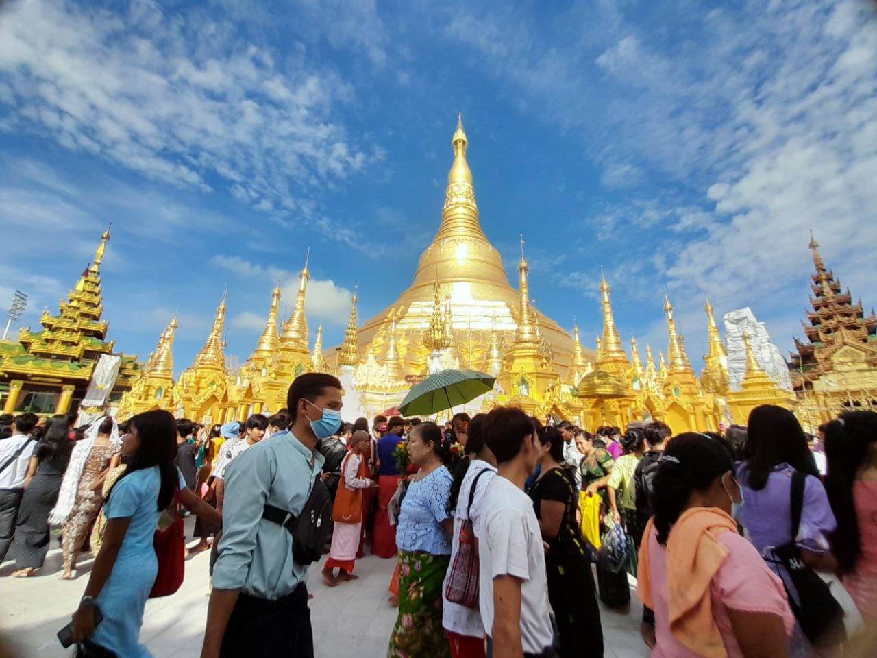 သီတင်းကျွတ်လပြည့်နေ့ ရွှေတိဂုံစေတီတော် မြင်ကွင်း (ဓာတ်ပုံ)