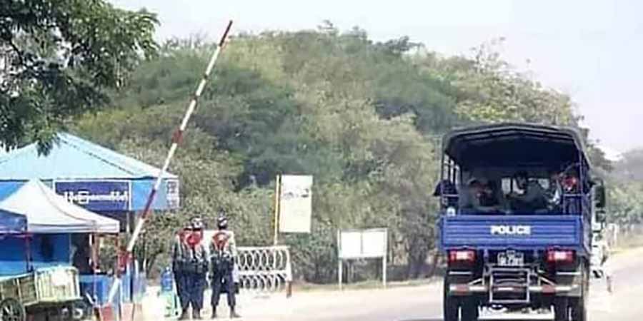 မုံရွာမြို့အဝင် စစ်ကောင်စီစစ်ဆေးရေးဂိတ် ပစ်ခတ်တိုက်ခိုက်ခံရ