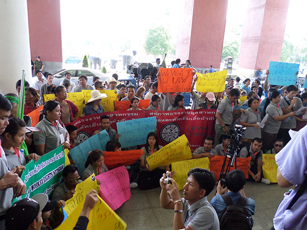 ထိုင္းႏွင့္ တန္းတူအခြင့္အေရးရရန္ ေရႊ႕ေျပာင္းအလုပ္သမားမ်ား ေတာင္းဆို
