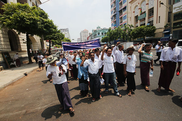 အလုပ္သမားေန႔တြင္ လုပ္ခလစာတိုးေရးႏွင့္ ဖြဲ႔စည္းပံုဥပေဒျပင္ဆင္ေရး ဆႏၵျပ