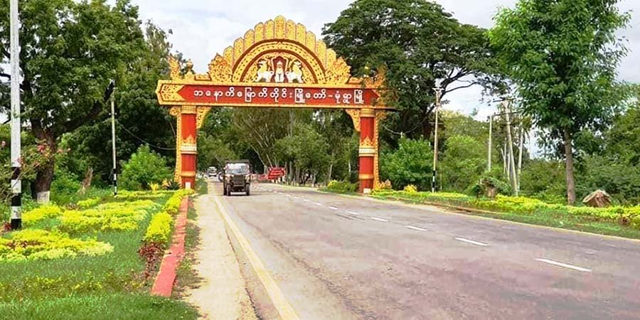 မုံရွာတွင် စစ်ကောင်စီတပ်နှင့် ပျူစောထီးများလိုက်ပါလာသည့် အိမ်စီးကား မိုင်းဆွဲတိုက်ခိုက်ခံရ