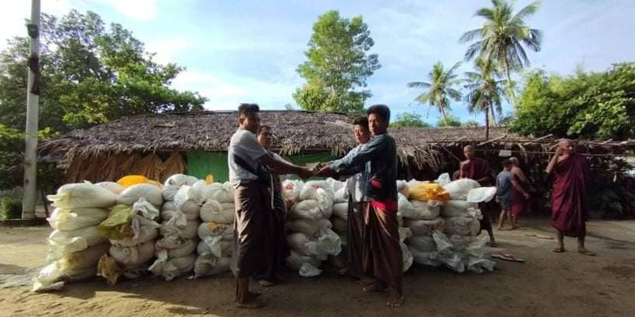 စစ်တပ်မီးရှို့ခံခဲ့ရသည့် မွေ့တုံရွာ‌ဒေသခံများကို ကျားသစ်နက်တပ်မတော်က ဆန်နှင့်ငွေ ထောက်ပံ့