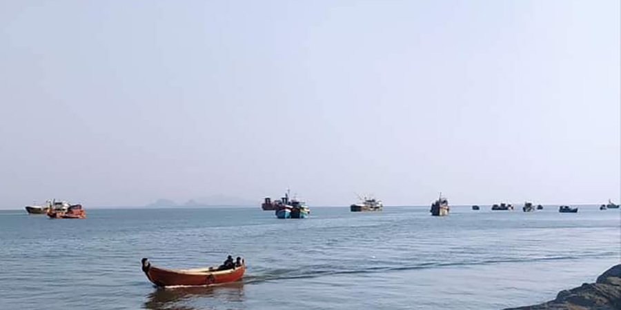 ပုဏ္ဏားကျွန်း၌ ကုလားတန်မြစ်အတွင်း သွားလာသည့် စက်လှေများကို စစ်တပ်က ဖမ်းဆီး