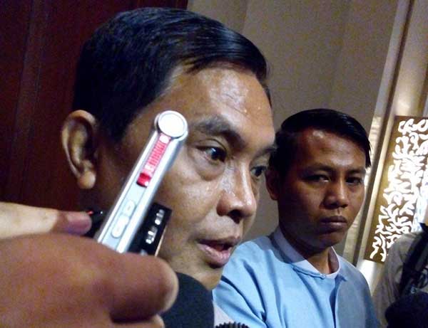ဒီဗီြဘီသတင္းေထာက္ ေထာင္ခ်ခံရမႈ မီဒီယာဥပေဒရဲ႕ ဟာကြက္ဟု ျပန္ၾကားေရး၀န္ႀကီးေျပာ