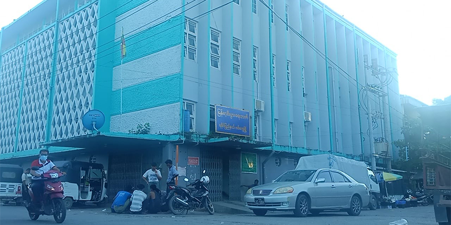 မောင်တောတွင် ရေလမ်း၊ ကုန်းလမ်း ပိတ်ထားသဖြင့် ဘဏ်ငွေကြေးများအား စစ်ရဟတ်ယာဥ်ဖြင့် သယ်နေရ