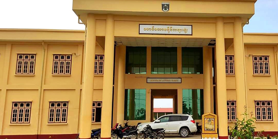 မောင်တောတွင် ရပ်ကျေးအုပ်ချုပ်ရေးတာဝန်ရှိသူ ၃ ဦးနှင့် အရပ်သား ၂ ဦးကို စစ်ကောင်စီက လက်နက်မှုဖြင့် စွပ်စွဲ
