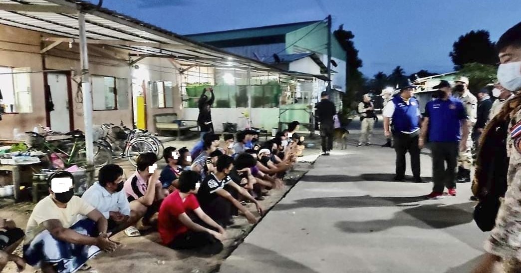 မဲဆောက်တွင် မူးယစ်ဆေးဝါးကာကွယ်နှိမ်နင်းရေးအတွက် ရွှေ့ပြောင်းလုပ်သားတန်းလျားများကို စစ်ဆေးနေ