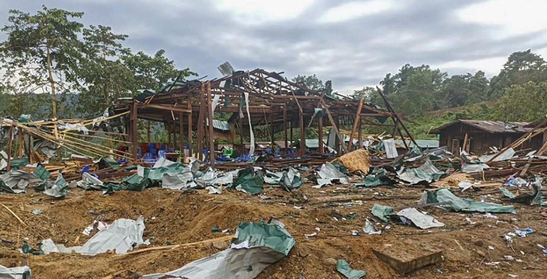 ဖားကန့်တွင် ကေအိုင်အို  ၆၂ နှစ် ပြည့်အထိမ်းမှတ် စတိတ်ရှိုးပွဲကို စစ်တပ် ဗုံးကြဲ၊  ကချင်အနုပညာရှင်များအပါအ၀င် ၅၀ ကျော်သေဆုံး