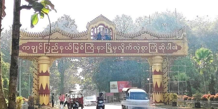 ဗုံးကြဲတိုက်ခိုက်ခံရပြီး သေဆုံးခဲ့သည့် လောပန်းသူဌေး နေအိမ်များကို စစ်ကောင်စီတပ်က ရှာဖွေစစ်ဆေး