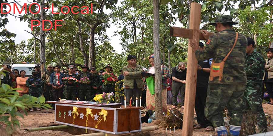 ဒီးမော့ဆိုတွင် လက်နက်ကြီး ထိမှန် ကျဆုံးသွားသည့် ရဲဘော်​၏ ဈာပနလုပ်