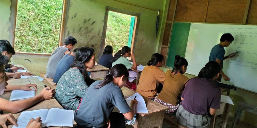 မီဇိုရမ်တွင် ခိုလှုံနေရသည့် စစ်ရှောင်ကလေးငယ်များ မြန်မာစာပေသင်ကြားရန် အခက်အခဲရှိ