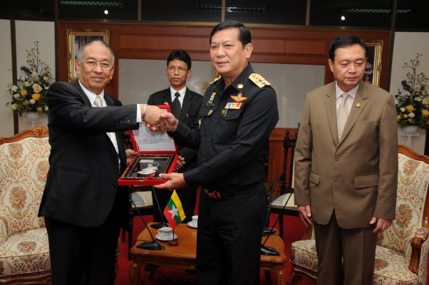 ျမန္မာေရႊ႔ေျပာင္းအလုပ္သမားအခြင့္အေရး အျပည့္အ၀ရရွိရန္ ႏွစ္ႏိုင္ငံ ပူးေပါင္းမည္